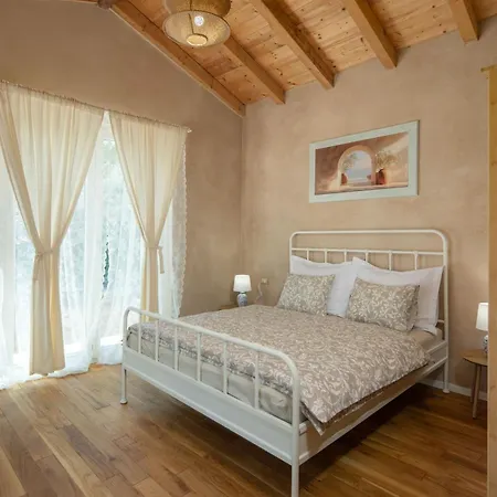 Stonica - Rustic Istrian Pool Retreat * Kringa