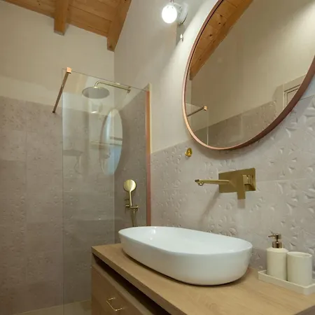 Stonica - Rustic Istrian Pool Retreat Kringa