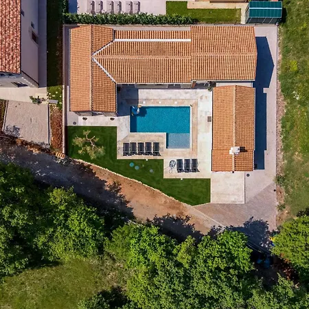Semesterbostad Stonica - Rustic Istrian Pool Retreat *