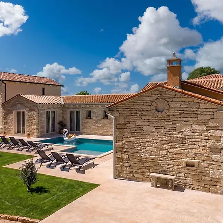 Stonica - Rustic Istrian Pool Retreat *