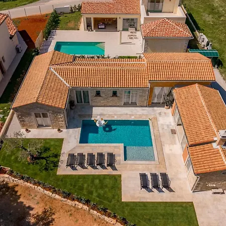 Stonica - Rustic Istrian Pool Retreat Semesterbostad Kringa