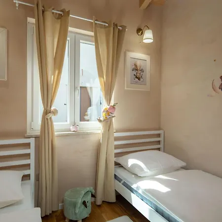 Semesterbostad Stonica - Rustic Istrian Pool Retreat