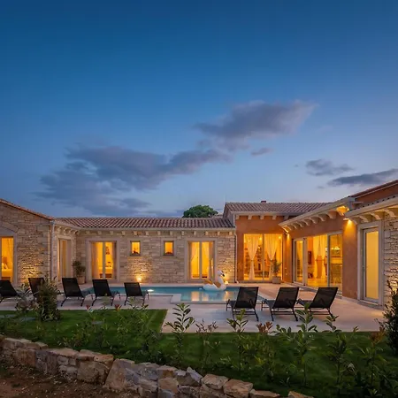Stonica - Rustic Istrian Pool Retreat * Kringa