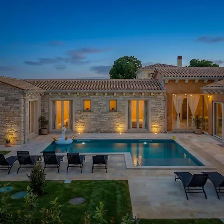 Semesterbostad Stonica - Rustic Istrian Pool Retreat